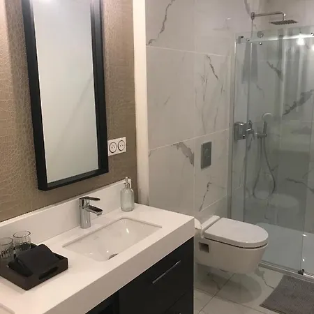 - LAZARE- Maison de maître , appartements de standing, proche du centre avec parking privatif gratuit Béziers Extérieur photo