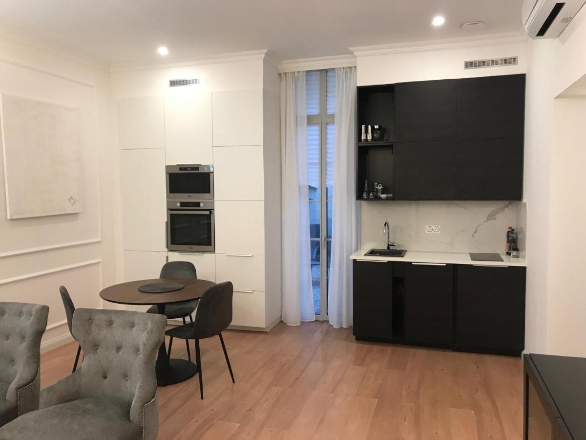 Lazare Maison De Maitre , De Standing Avec Parking Privatif A Seulement 7 Minutes A Pied Du Centre Historique De Appartamento *